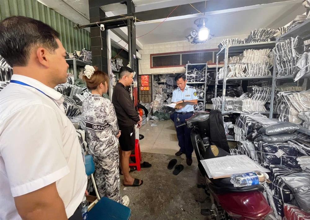 TP.Hồ Chí Minh: Đội quản lý thị trường số 13 kiểm tra, tạm giữ nhiều sản phẩm không rõ nguồn gốc, không hóa đơn chứng từ